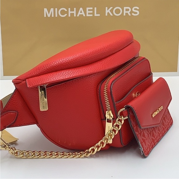 MICHAEL KORS
Maisie Large Pebbled Leather 2-in-1 Sling Pack
Bright Red - Picture 8 of 14
